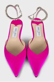 Flat shoes decorated with crystals