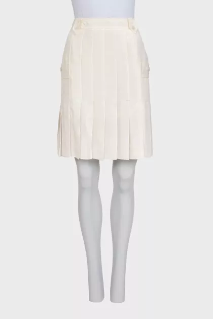 White skirt with patch pockets