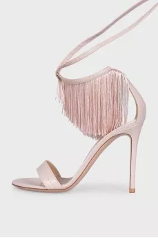 Leather sandals with fringe