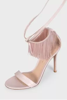 Leather sandals with fringe