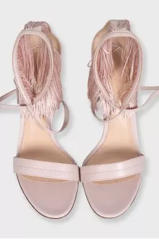 Leather sandals with fringe