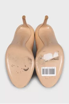 Beige Vamp ankle boots