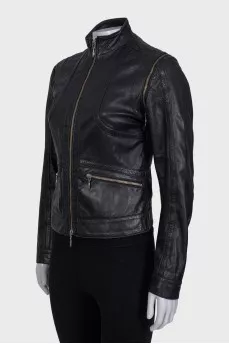 Fitted leather jacket with detachable sleeves
