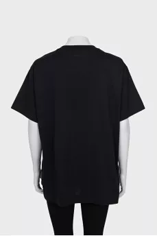 Black loose-fitting t-shirt with signature print