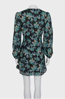 Fitted dress decorated with embroidery
