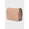 Розовая мини-сумка Rockstud Vitello