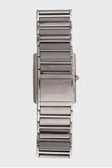 The watch is decorated with Jubilee diamonds