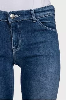 Skinny blue jeans with a logo on the pocket