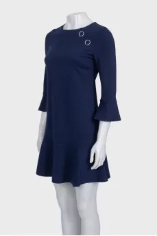 Fitted dress decorated with a frill