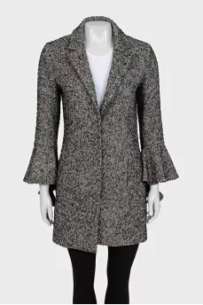Fitted coat with decorated sleeves