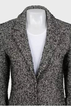 Fitted coat with decorated sleeves
