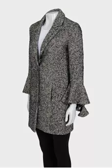 Fitted coat with decorated sleeves