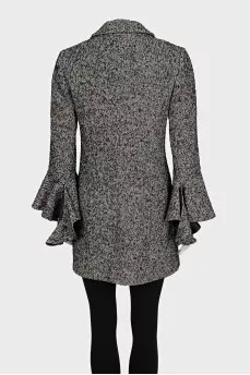 Fitted coat with decorated sleeves