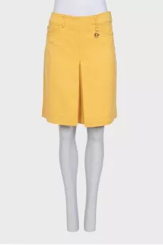 Skirt with a pleat at the front