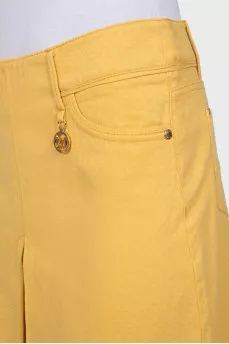 Skirt with a pleat at the front
