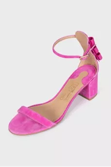 Pink suede sandals with decoration