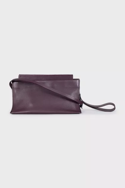 Leather crossbody bag with magnetic closure