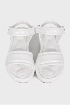 Patent leather sandals with velcro fastenings