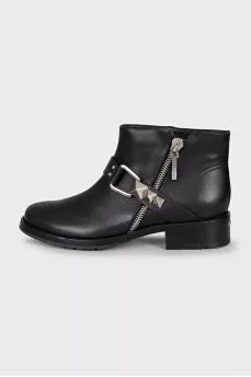 Black boots with decoration