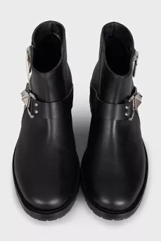 Black boots with decoration