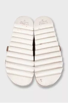 Leather flip-flops with rhinestones