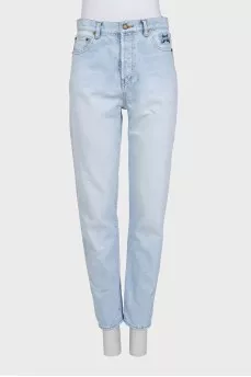 Blue jeans with branded embroidery