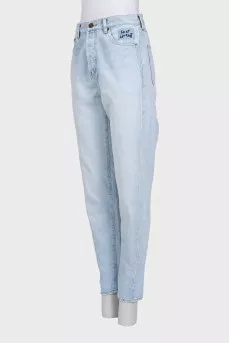 Blue jeans with branded embroidery