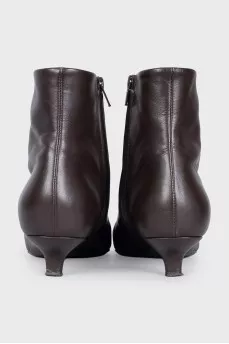 Коричневі ботильйони на підборах kitten heel