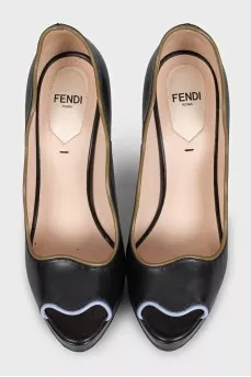 Leather shoes with contrasting trim
