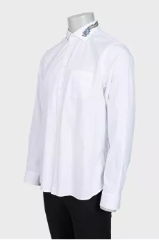 Men's shirt with embroidered collar