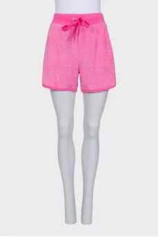 Pink suit with straight-cut shorts