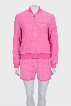 Pink suit with straight-cut shorts