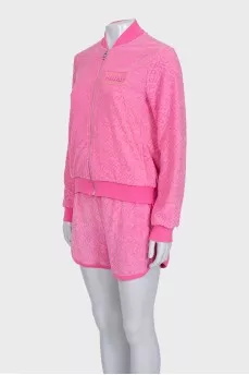 Pink suit with straight-cut shorts