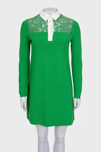 Green dress with a lace collar