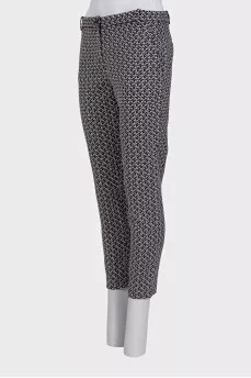 Tapered black trousers with a print