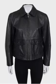Leather jacket with buttoned pockets