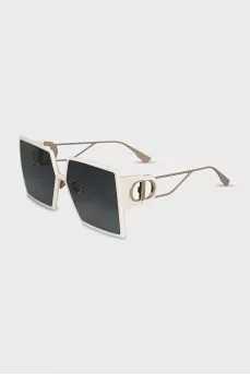 Square sunglasses with logo on the temples