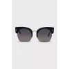 Sunglasses with oversized frames