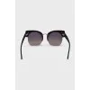 Sunglasses with oversized frames