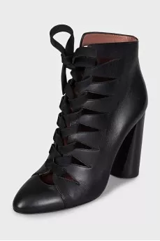Шкіряні ботильйони на підборах зі шнурівкою