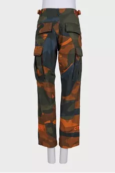 Tapered trousers with a patch