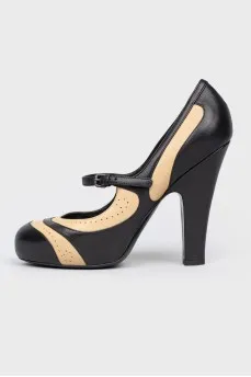 Leather shoes with strap
