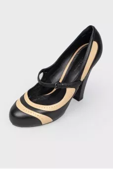 Leather shoes with strap