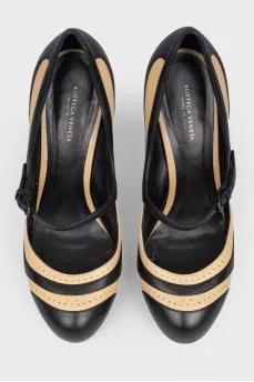 Leather shoes with strap