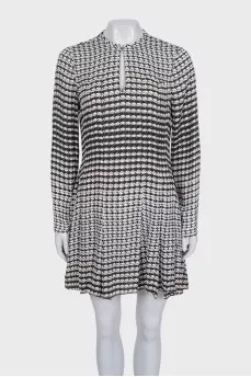 Straight-cut dress with long sleeves