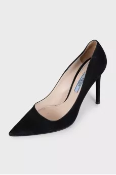 Black suede heeled pumps
