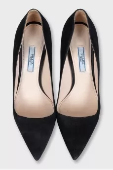 Black suede heeled pumps