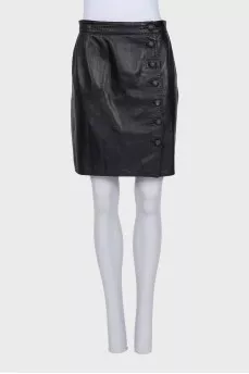 Straight-cut leather skirt with buttons