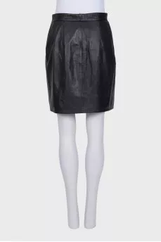 Straight-cut leather skirt with buttons