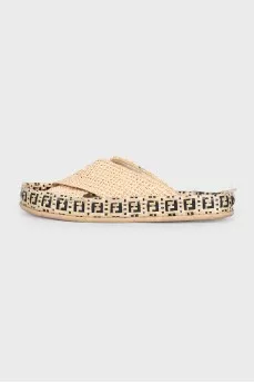 Beige raffia flip-flops